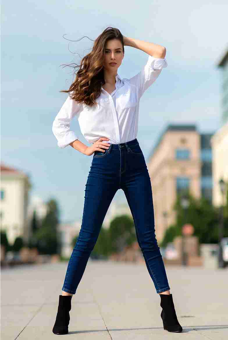 Современная элегантность и естественная красота женщины Современная элегантность и естественная красота женщины