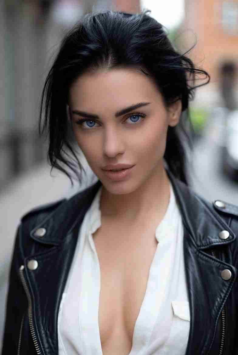 Естественная красота стиля и уверенности женщин